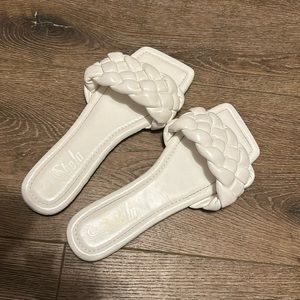 Sheln white sandals 8.5‎